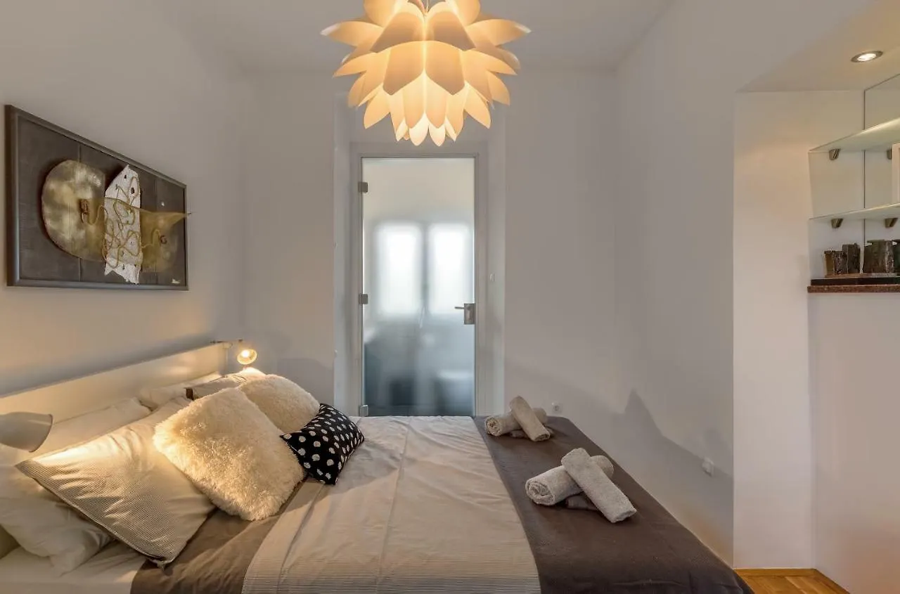 Markaat Apartment Pula 0*,  Croacia